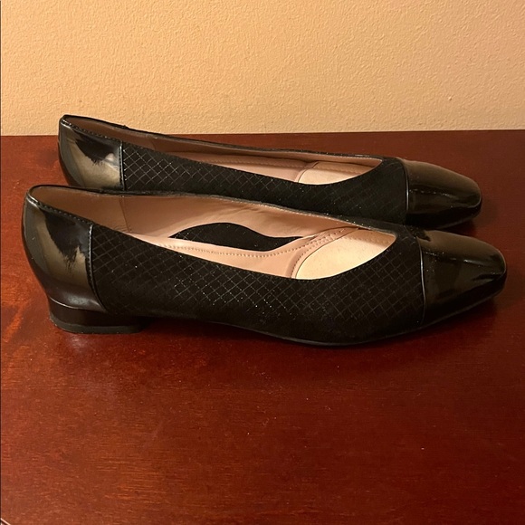 BeautiFeel Black Patent Leather/Suede Flats - Picture 2 of 10